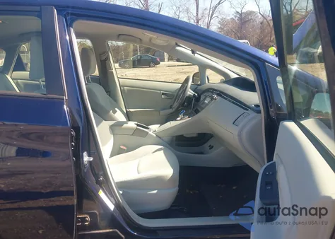 2015 Toyota Prius Two z USA, uszkodzony, nr VIN JTDKN3DU2F0444613